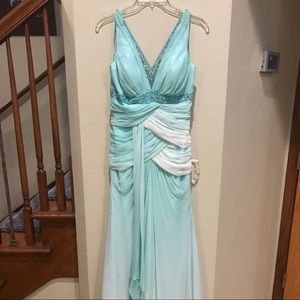 Prom dress size 6 sheet layers seafoam 1001 Nights